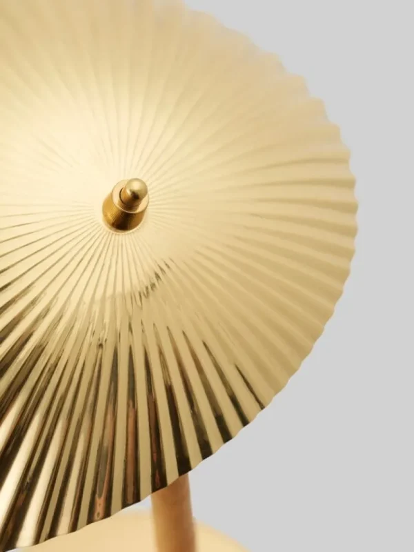 Flos Tischlampen-GUBI Tischleuchte Tynell 5321, Messing - Rattan