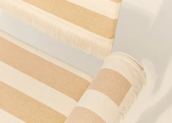 GUBI Terrassenmöbel | Sitzgelegenheiten^Tropique Stuhl mit Fransen, klassisches Schwarz - Leslie Stripe