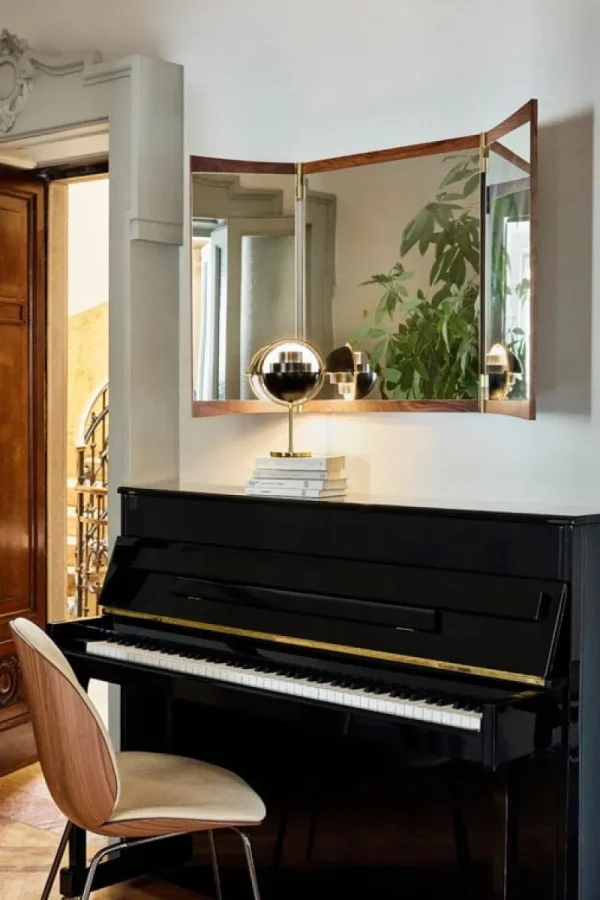 Audo Copenhagen Spiegel-GUBI Vanity Wandspiegel, 3 Paneele, Walnuss - Messing