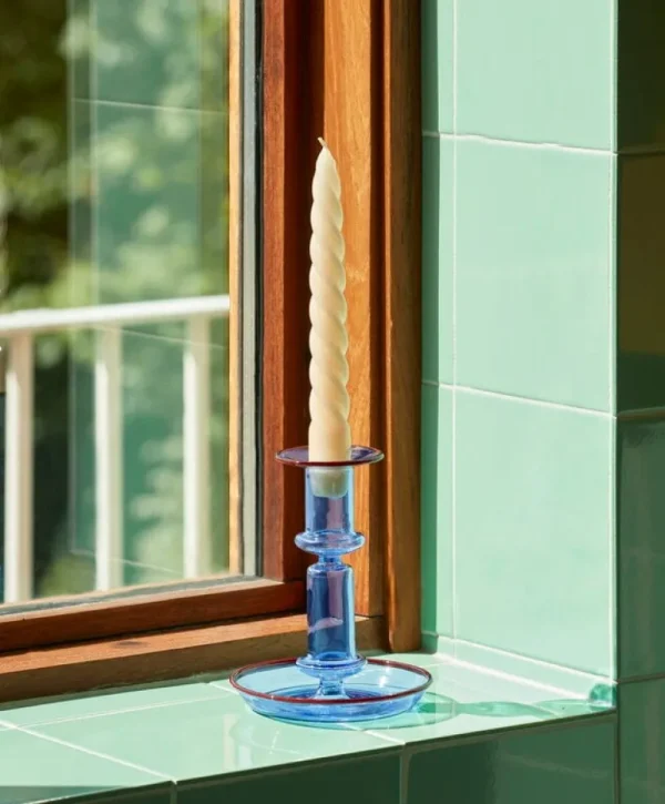 Audo Copenhagen Kerzen Und Kerzenhalter-HAY Flare Kerzenhalter, mittel, Hellblau mit rotem Rand