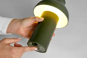 HAY Außenbeleuchtung | Außenleuchten^PC Portable Tischleuchte, olivgrün
