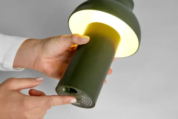 HAY Außenbeleuchtung | Außenleuchten^PC Portable Tischleuchte, olivgrün