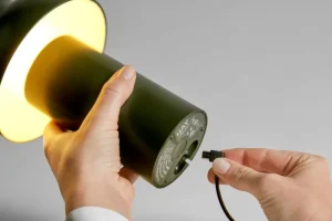 HAY Außenbeleuchtung | Außenleuchten^PC Portable Tischleuchte, olivgrün