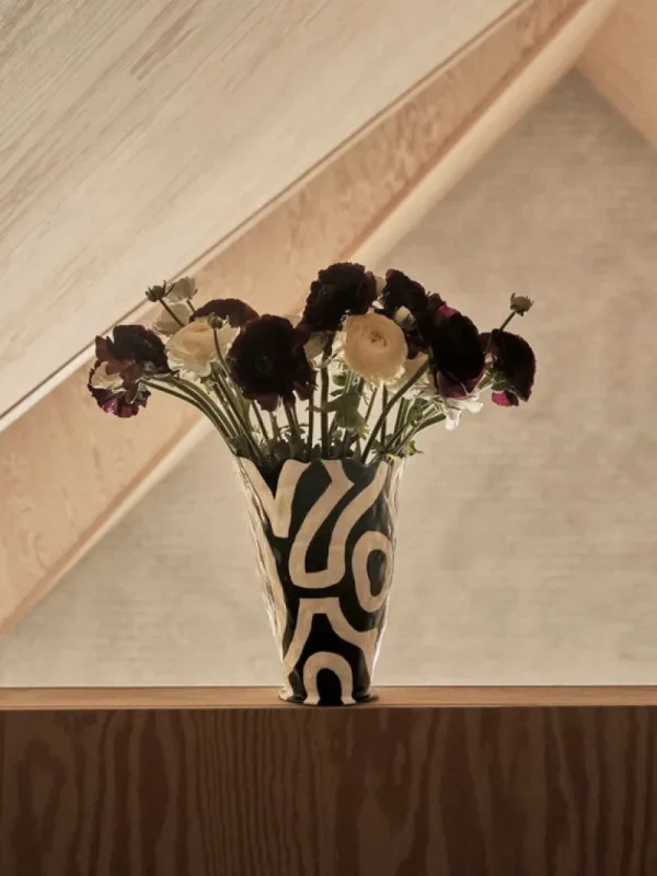 Iittala Vasen-HAY Shadow Vase von Jessica Hans, Schwarz – Weiß