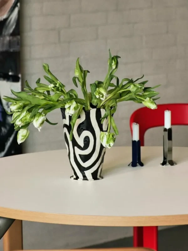 Iittala Vasen-HAY Shadow Vase von Jessica Hans, Schwarz – Weiß