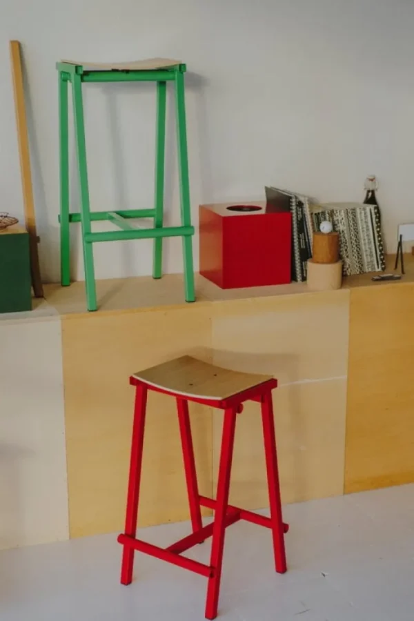 HAY Sitzgelegenheiten-Taburete 8 Barhocker, niedrig, 65 cm, signalrot - Eiche lackiert