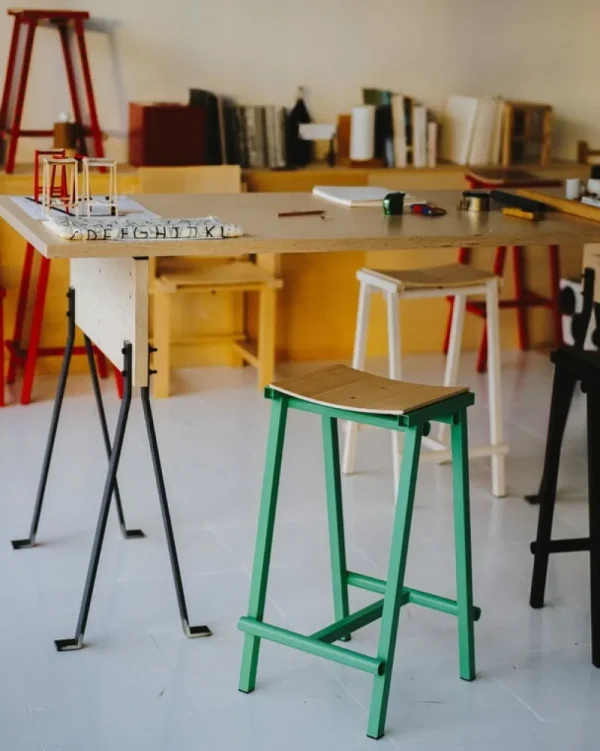 Vitra Sitzgelegenheiten-HAY Taburete 8 Barhocker, niedrig, 65 cm, schwarz - schwarz Eiche