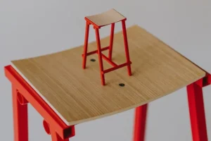 HAY Sitzgelegenheiten-Taburete 8 Barhocker, niedrig, 65 cm, signalrot - Eiche lackiert