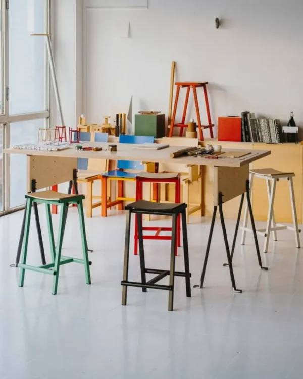 HAY Sitzgelegenheiten-Taburete 8 Barhocker, niedrig, 65 cm, signalrot - Eiche lackiert