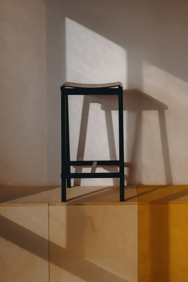 Vitra Sitzgelegenheiten-HAY Taburete 8 Barhocker, niedrig, 65 cm, schwarz - schwarz Eiche