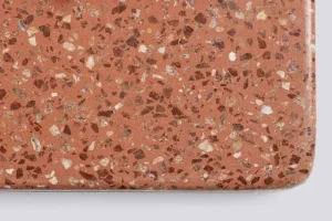 HAY Terrassenmöbel^Tisch Terrazzo, 70 cm, hellgrau – rot