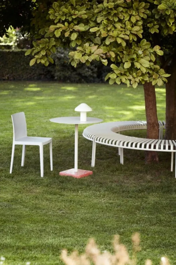 HAY Terrassenmöbel^Tisch Terrazzo, 70 cm, hellgrau – rot