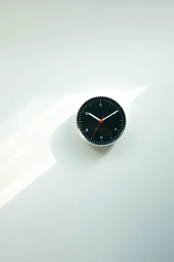 HAY Uhren-Wall Clock Wanduhr, Schwarz