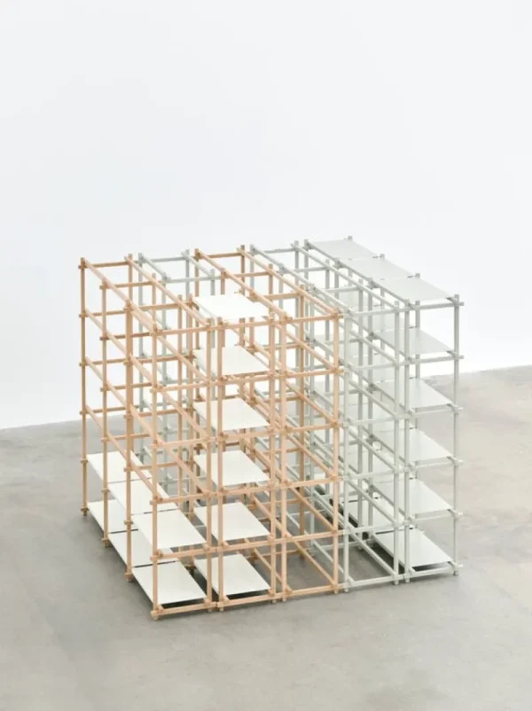 Muuto Regale-HAY Woody Column 2.0 Regal, hoch, geseift, Eiche - mandelweiß, Stahl