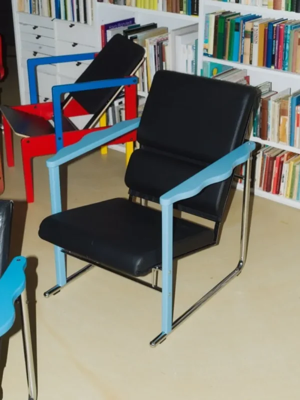 New Works Sitzgelegenheiten-Hem Experiment Sessel 502, blau - schwarzes Leder