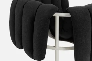 Normann Copenhagen Sitzgelegenheiten-Hem Puffy Loungesessel, Anthrazit – Stahl cremefarben