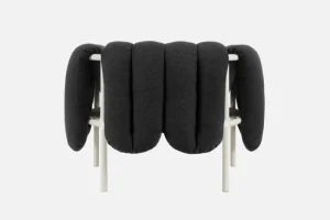 Normann Copenhagen Sitzgelegenheiten-Hem Puffy Loungesessel, Anthrazit – Stahl cremefarben