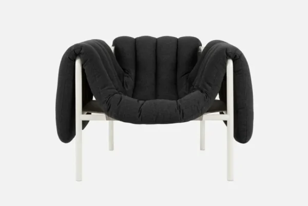 Normann Copenhagen Sitzgelegenheiten-Hem Puffy Loungesessel, Anthrazit – Stahl cremefarben