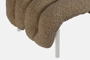 Fredericia Sitzgelegenheiten-Hem Puffy Polsterhocker, Bouclé Sawdust – Edelstahl
