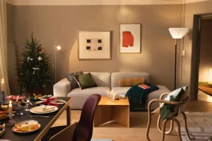 Johanna Gullichsen Kissen^Helios Kissenrolle, ockerfarben