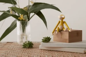 Kay Bojesen Denmark Dekorationsgegenstände^Holzaffe, mini, Vintage-Gelb