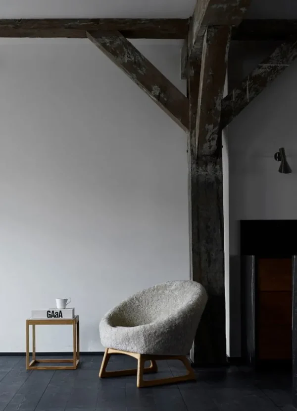 &Tradition Sitzgelegenheiten-Klassik Studio Tub Loungesessel, Moonlight Schaffell – Eiche geölt