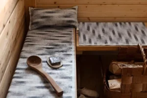 Lapuan Kankurit Badezimmertextilien^Hohto Saunakissen, 46 x 150 cm, weiß - grau