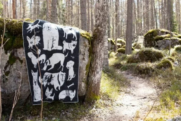 Lapuan Kankurit Decken Und Überwürfe^Koirapuisto Decke, 130 x 180 cm, schwarz - weiß