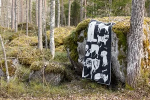 Lapuan Kankurit Decken Und Überwürfe^Koirapuisto Decke, 130 x 180 cm, schwarz - weiß