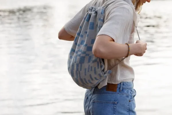 Lapuan Kankurit Taschen | Auf Reisen^Koodi Kordelzugbeutel, Regenblau - Leinenweiß