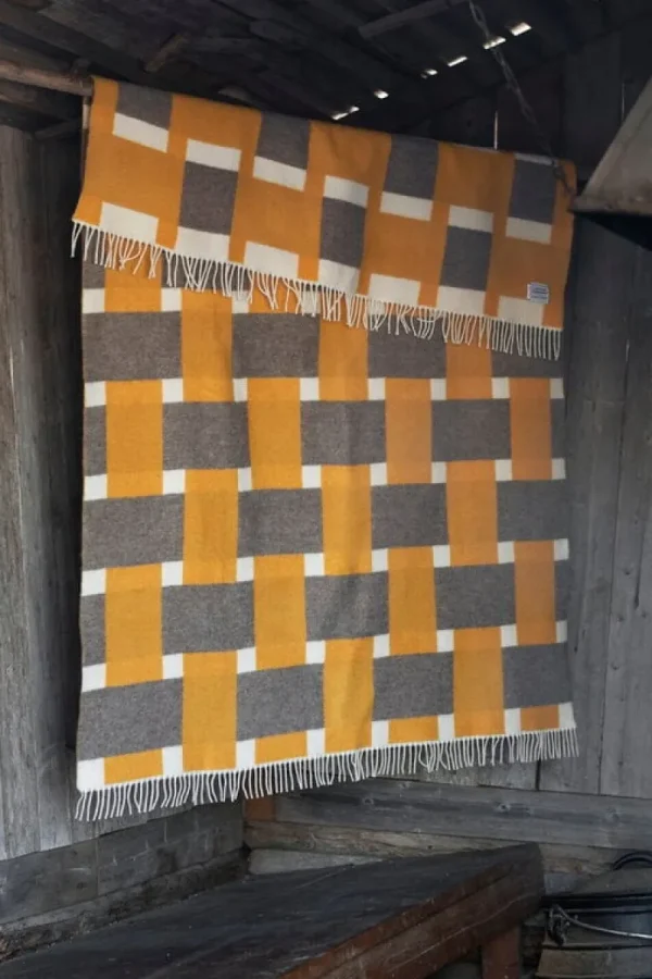 Lapuan Kankurit Decken Und Überwürfe^Punos Decke, beige - Moltebeere - weiß