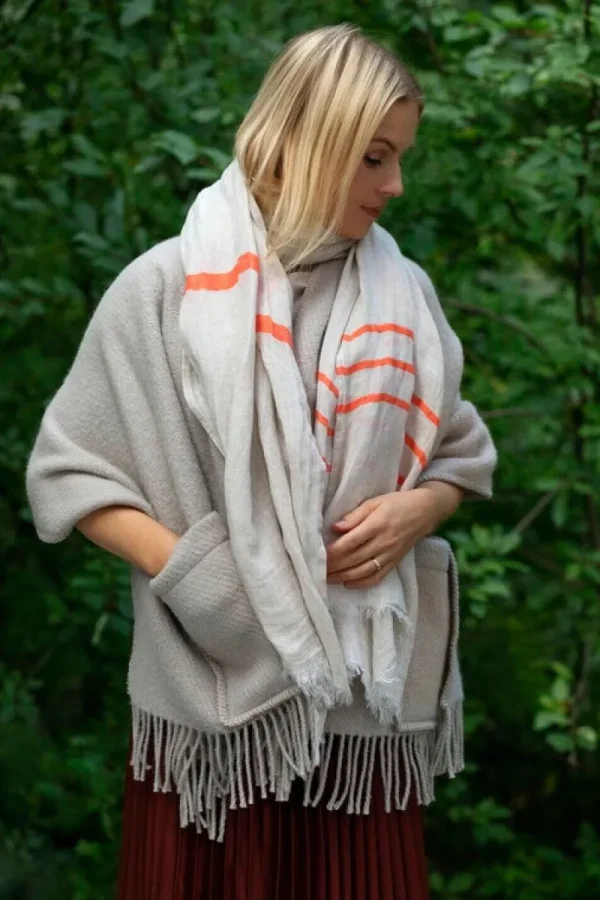 Lapuan Kankurit Decken Und Überwürfe^Uni Stola mit Taschen, Hellbeige