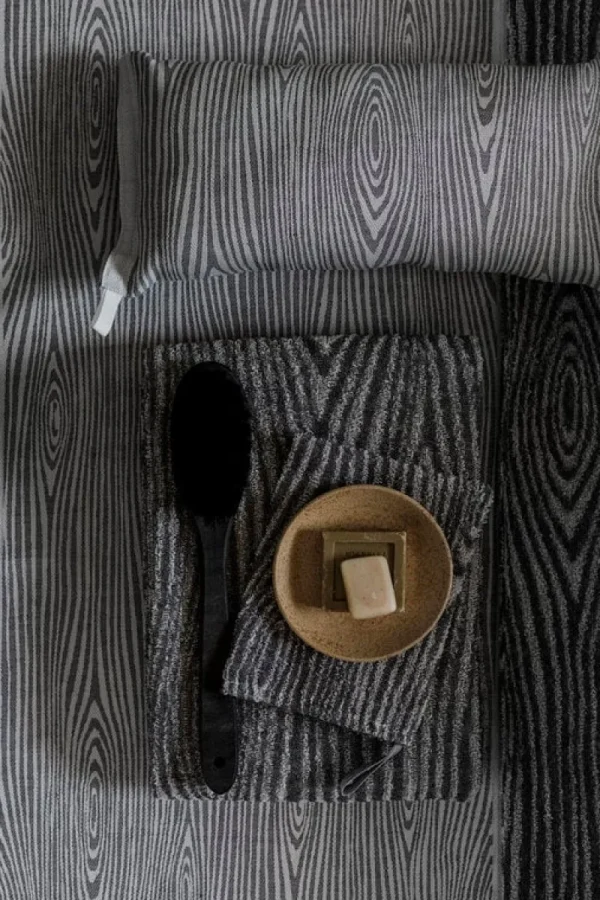 Lapuan Kankurit Badezimmertextilien^Viilu Sauna Sitzunterlage 48 x 150 cm, Schwarz – Leinenfarben