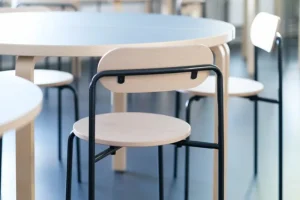 Vitra Sitzgelegenheiten-Lepo Product Moderno Stuhl mit Armlehne, Schwarz - Birke