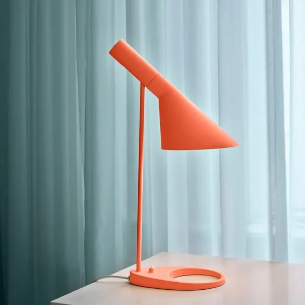 Louis Poulsen Bürobeleuchtung | Schreibtischlampen^AJ Mini Tischleuchte, leuchtendes Orange