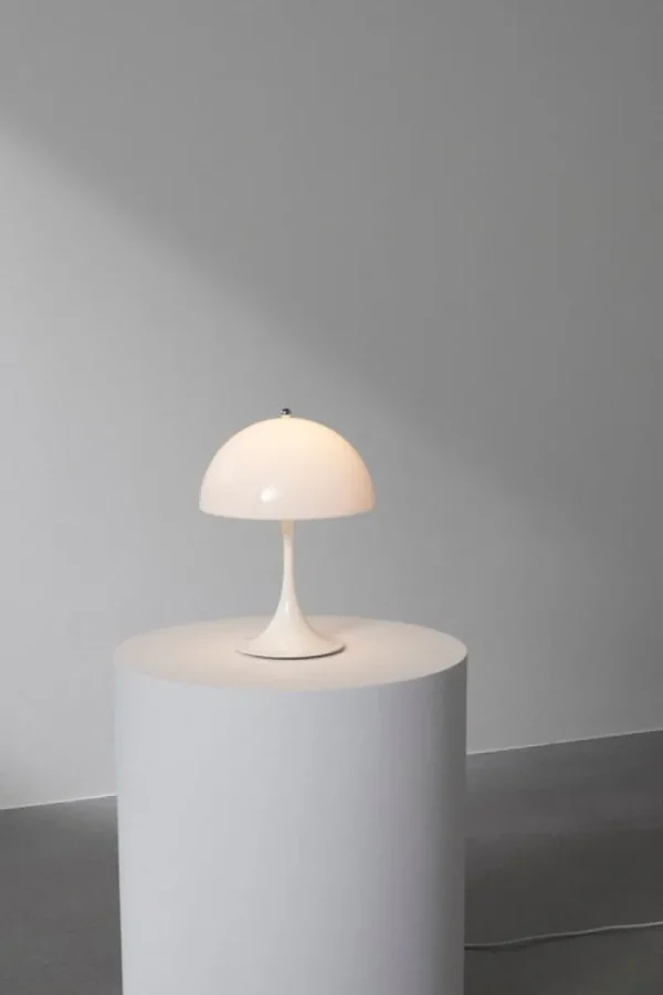 Louis Poulsen Außenbeleuchtung | Tischlampen^Panthella 250 Portable Tischleuchte, Acryl, Opalweiß
