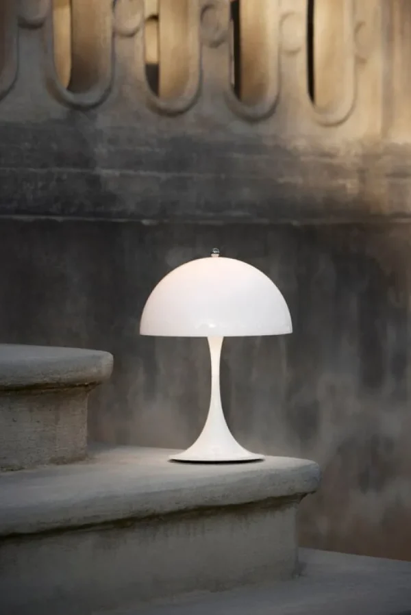 Louis Poulsen Außenbeleuchtung | Tischlampen^Panthella 250 Portable Tischleuchte, Acryl, Opalweiß