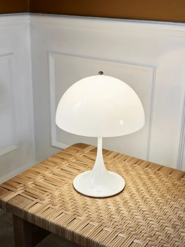 Louis Poulsen Außenbeleuchtung | Tischlampen^Panthella 250 Portable Tischleuchte, Acryl, Opalweiß