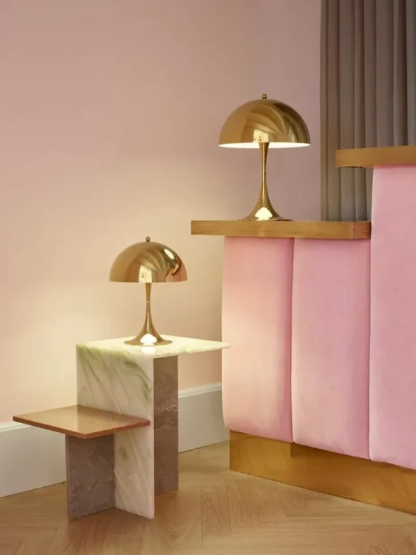 GUBI Tischlampen-Louis Poulsen Panthella 320 Tischleuchte, Messing