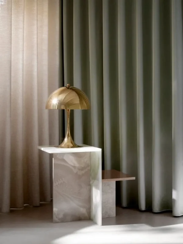 GUBI Tischlampen-Louis Poulsen Panthella 320 Tischleuchte, Messing