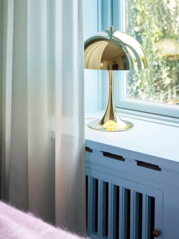 GUBI Tischlampen-Louis Poulsen Panthella 320 Tischleuchte, Messing