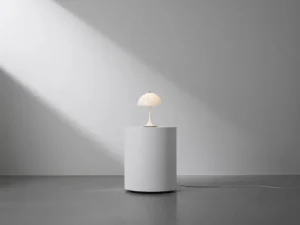 Louis Poulsen Außenbeleuchtung | Tischlampen^Panthella 250 Portable Tischleuchte, Acryl, Opalweiß
