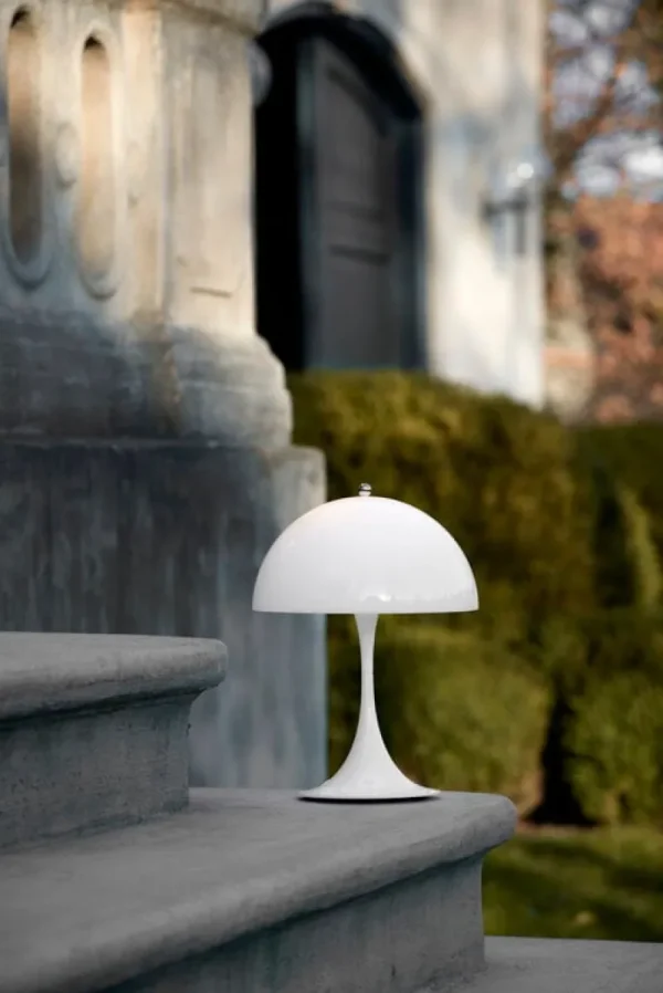 Louis Poulsen Außenbeleuchtung | Tischlampen^Panthella 250 Portable Tischleuchte, Acryl, Opalweiß