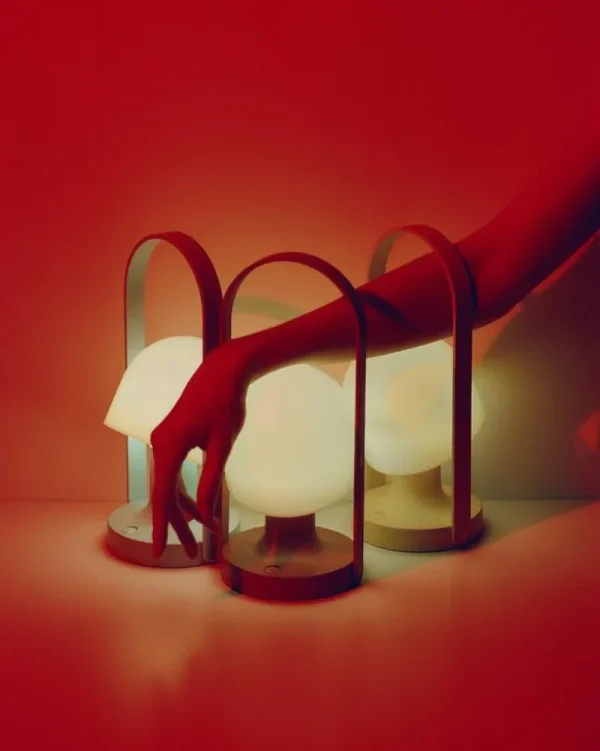 ferm LIVING Tischlampen | Tragbare Lampen-Marset FollowMe Lampe, rosa