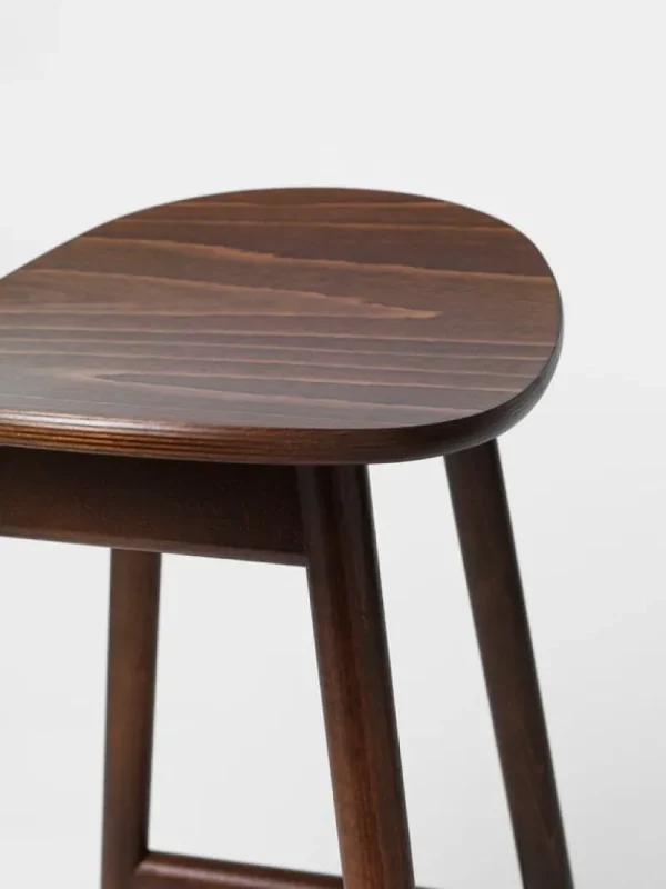 Normann Copenhagen Sitzgelegenheiten-Massproductions Barhocker Icha, 65 cm, Buche/Nussbaum gebeizt