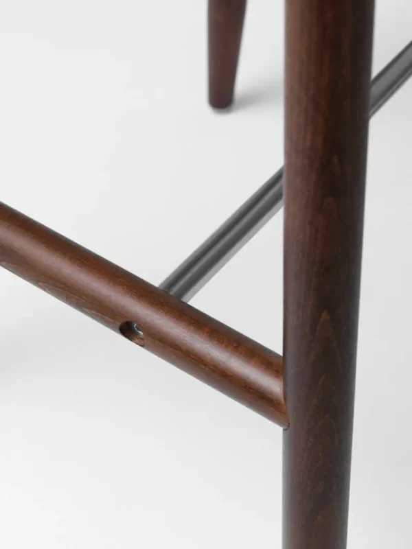 Normann Copenhagen Sitzgelegenheiten-Massproductions Barhocker Icha, 65 cm, Buche/Nussbaum gebeizt
