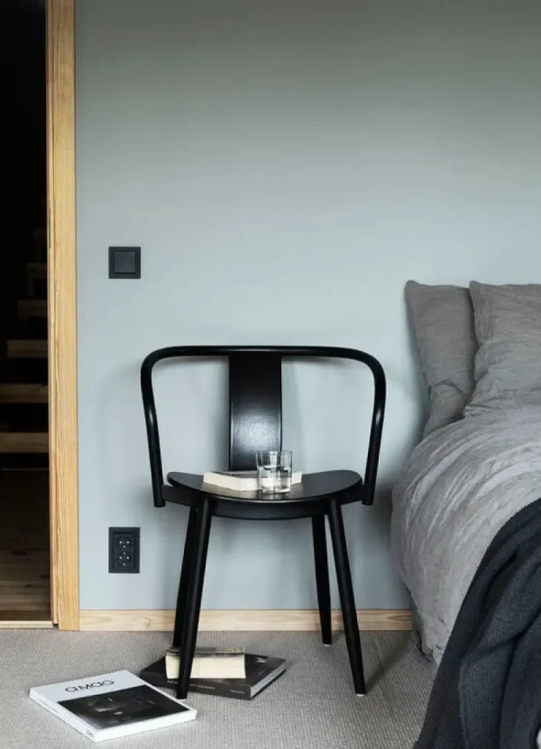 Vitra Sitzgelegenheiten-Massproductions Icha Stuhl, Buche schwarz gebeizt