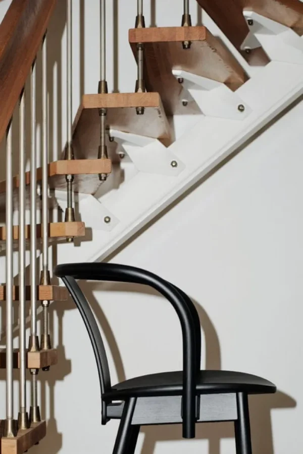 Vitra Sitzgelegenheiten-Massproductions Icha Stuhl, Buche schwarz gebeizt