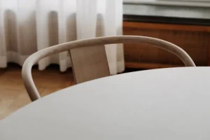 Ornu00e4s Sitzgelegenheiten-Massproductions Icha Stuhl, Buche weiß geölt
