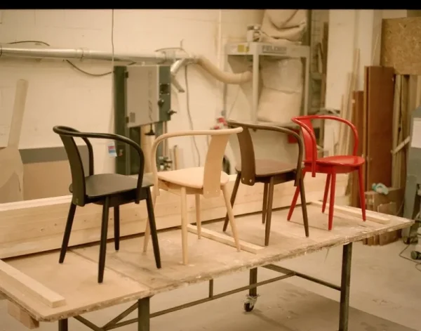 Vitra Sitzgelegenheiten-Massproductions Icha Stuhl, Buche schwarz gebeizt